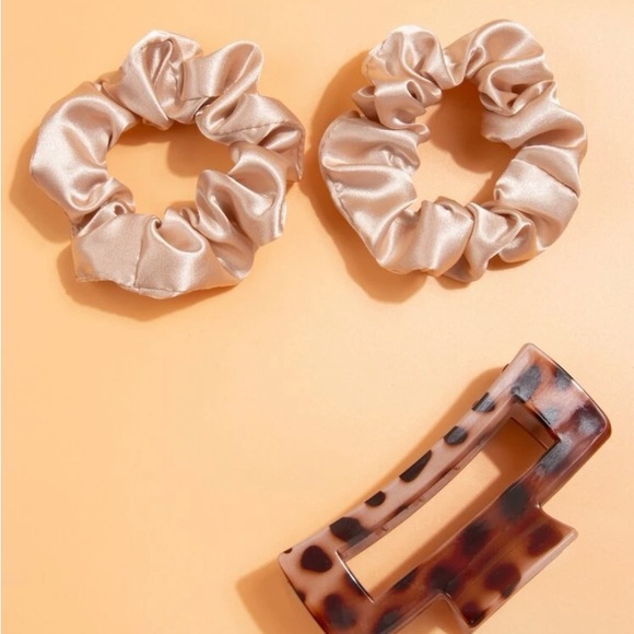 3/$25 Heatless Hair curling set - Picture 7 of 7